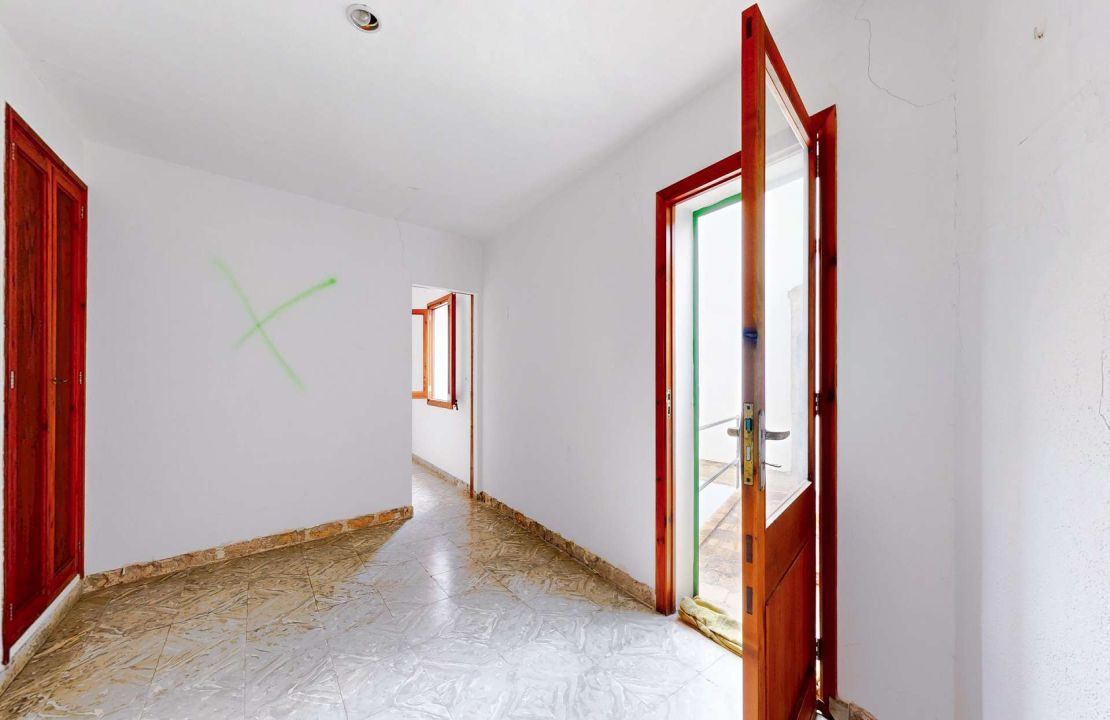 Townhouse in Pollenca Mallorca with large patio and renovation project