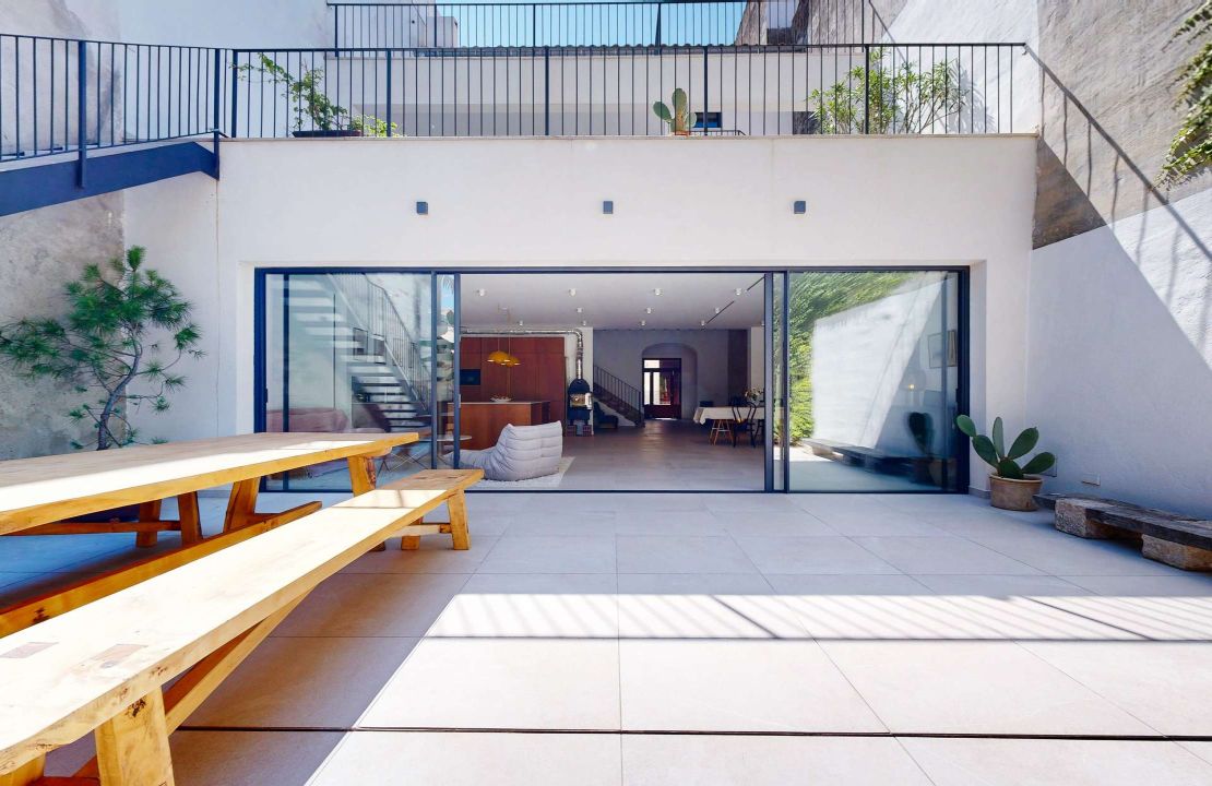 Stunning townhouse in Sa Pobla with large garden, pool and guest house