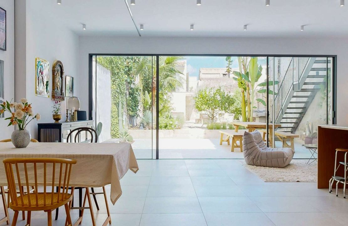 Stunning townhouse in Sa Pobla with large garden, pool and guest house