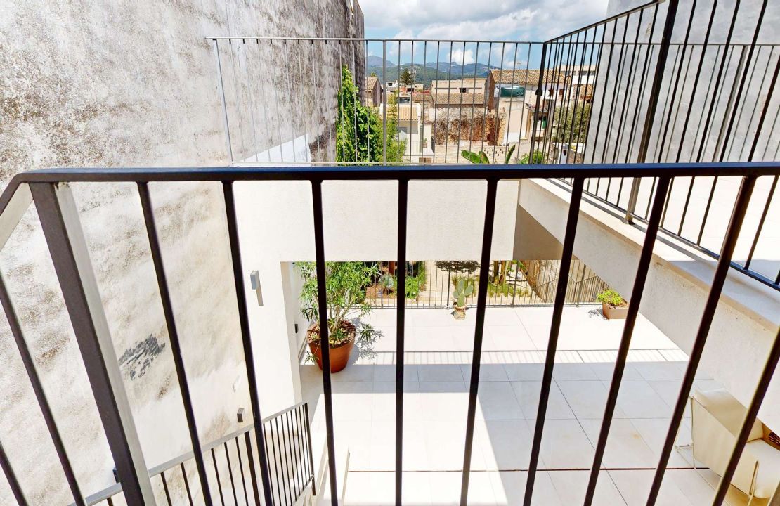 Stunning townhouse in Sa Pobla with large garden, pool and guest house