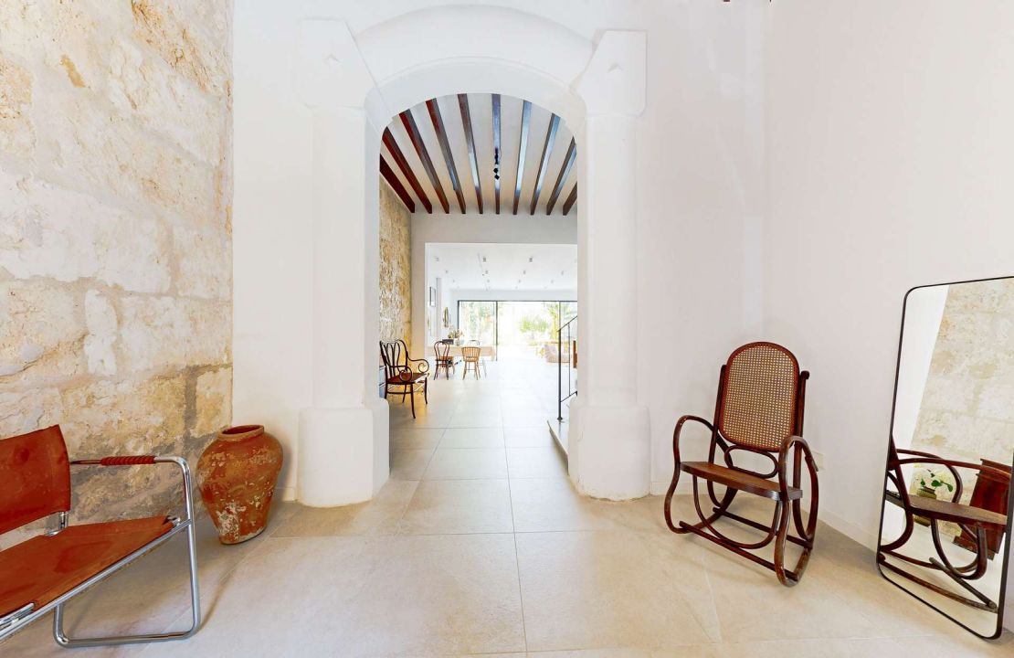 Stunning townhouse in Sa Pobla with large garden, pool and guest house
