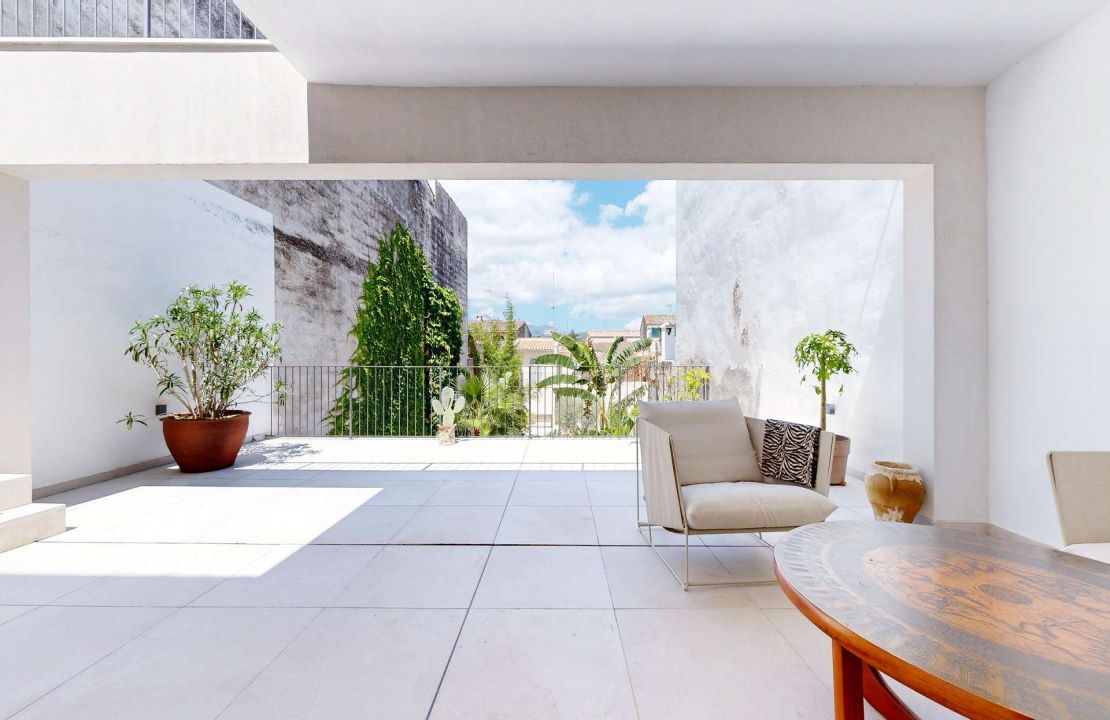 Stunning townhouse in Sa Pobla with large garden, pool and guest house