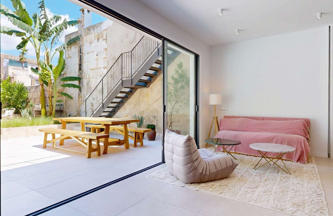 Stunning townhouse in Sa Pobla with large garden, pool and guest house