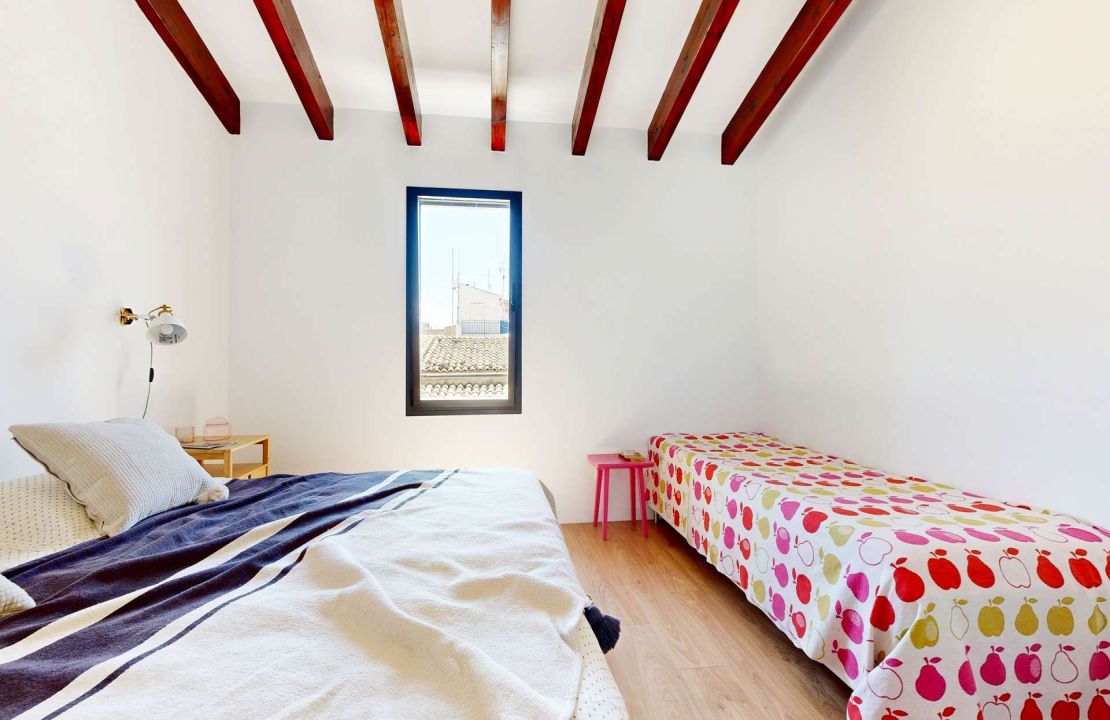 Stunning townhouse in Sa Pobla with large garden, pool and guest house