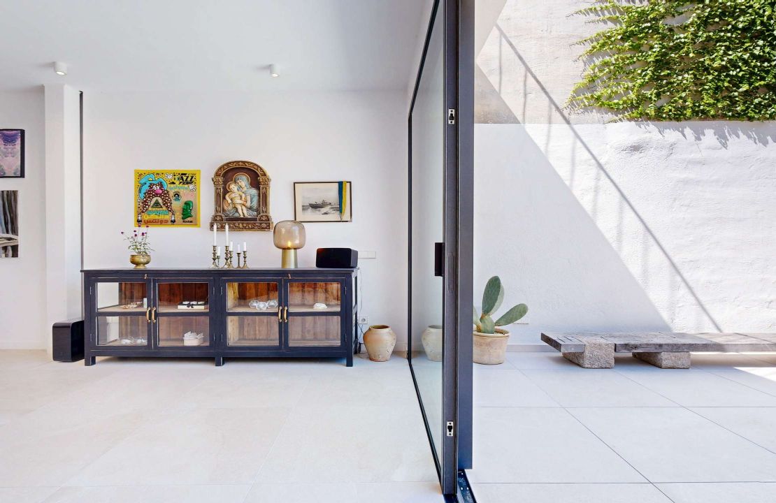 Stunning townhouse in Sa Pobla with large garden, pool and guest house