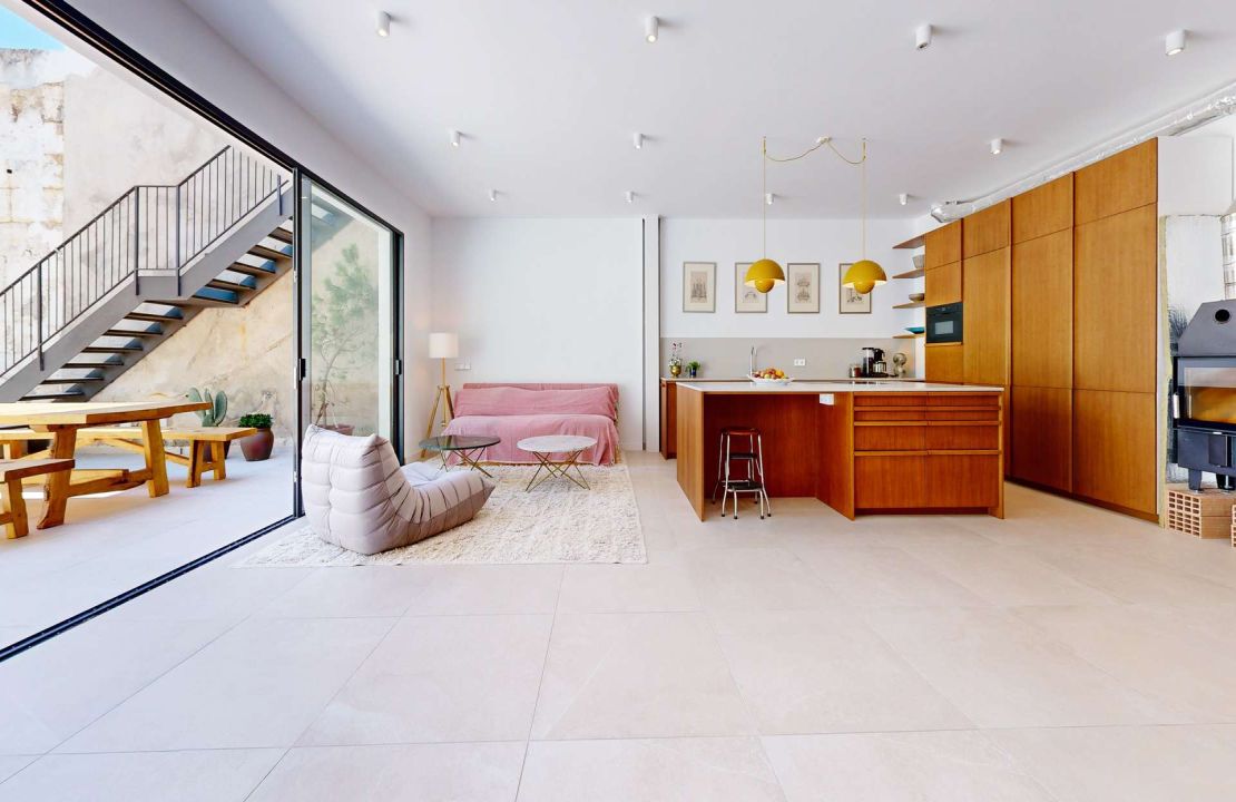 Stunning townhouse in Sa Pobla with large garden, pool and guest house