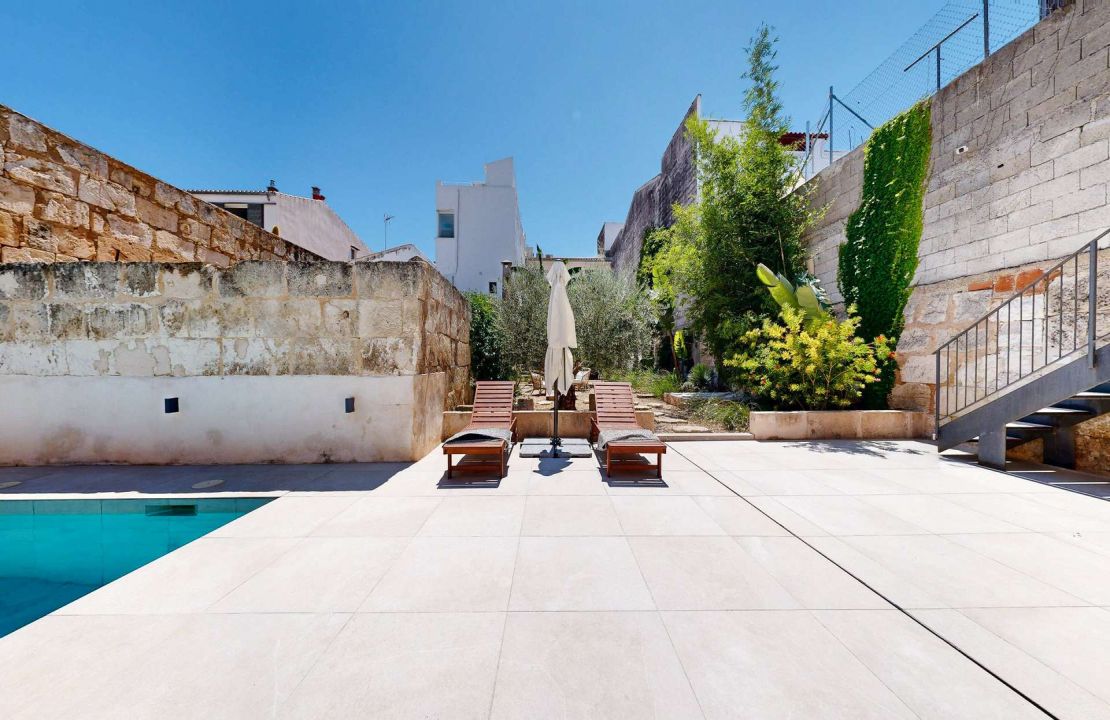 Stunning townhouse in Sa Pobla with large garden, pool and guest house