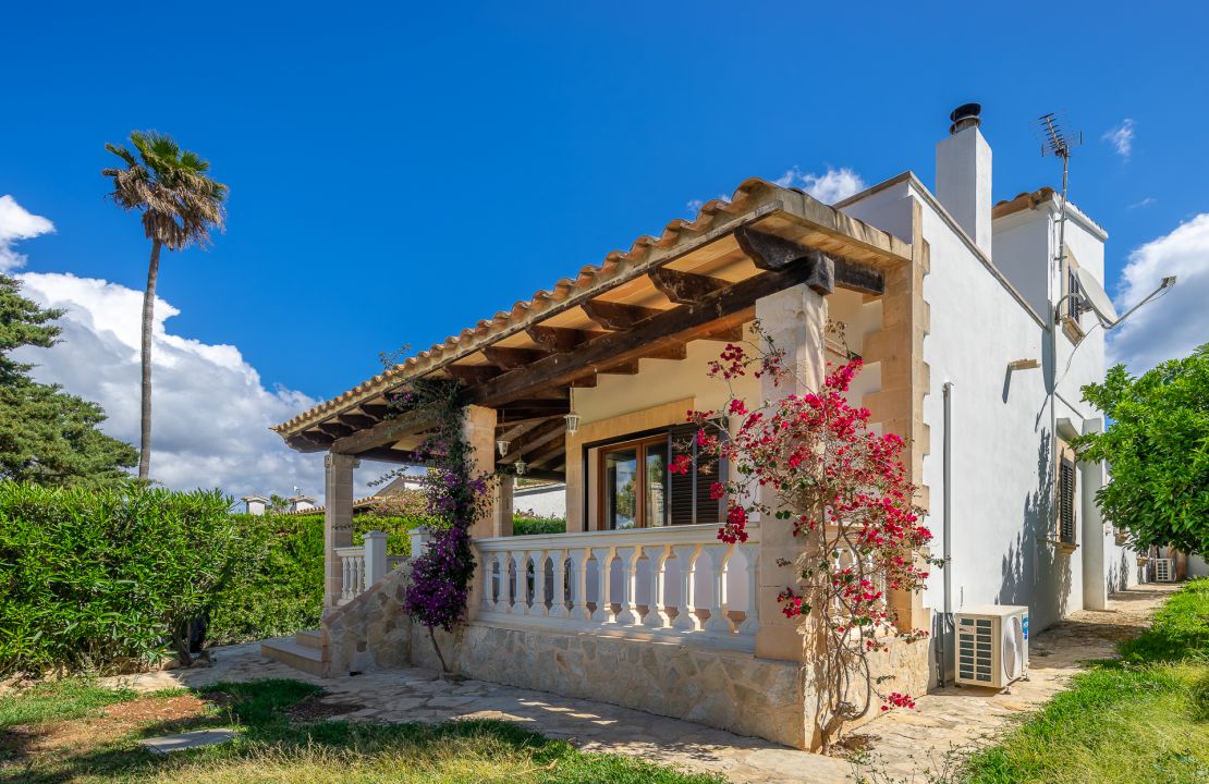 Attraktive Villa in Bonaire Alcudia mit Lizenz zur Ferienvermietung und Pool zu verkaufen
