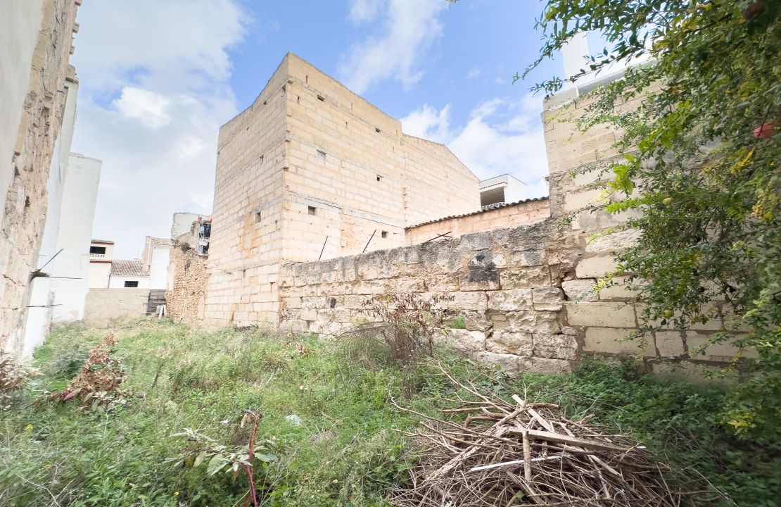 Terreno con garaje en venta en Sa Pobla, Mallorca