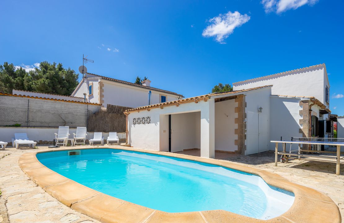 Attraktive Villa in Bonaire Alcudia mit Lizenz zur Ferienvermietung und Pool zu verkaufen