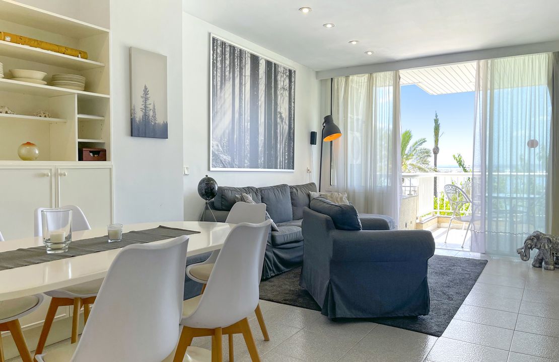 Apartamento en venta en primera linea en el paseo marítimo de Alcudia Mallorca