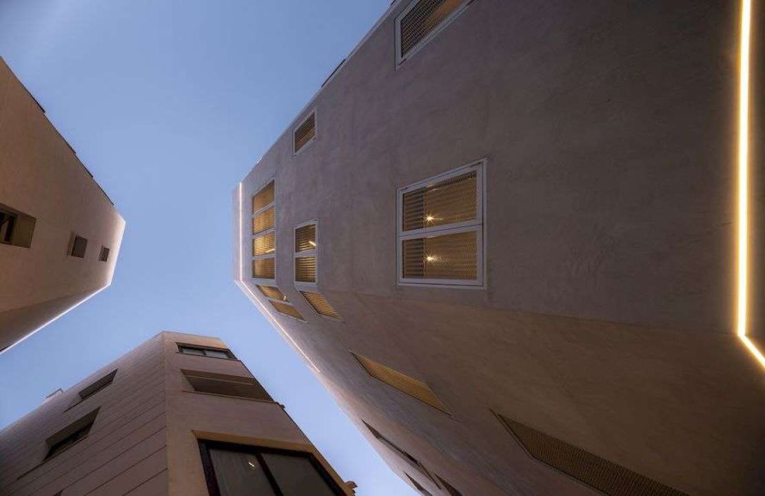 The Corner building: livable art in Puerto de Alcúdia, Mallorca