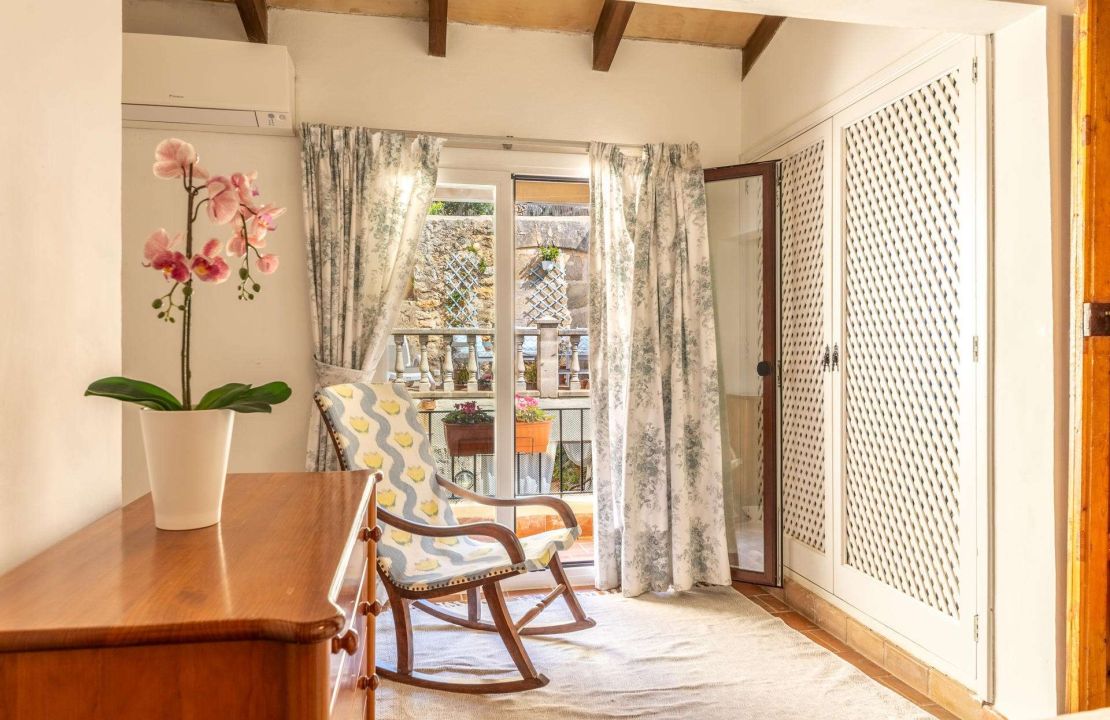 Historic Townhouse in Pollensa with Patio and Terraces for Sale