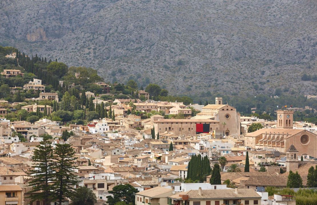 Historic Townhouse in Pollensa with Patio and Terraces for Sale