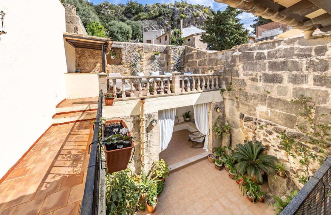 Historic Townhouse in Pollensa with Patio and Terraces for Sale