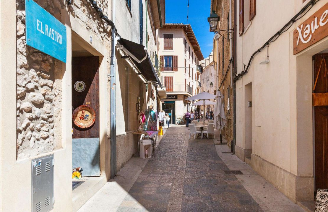 Historic Townhouse in Pollensa with Patio and Terraces for Sale