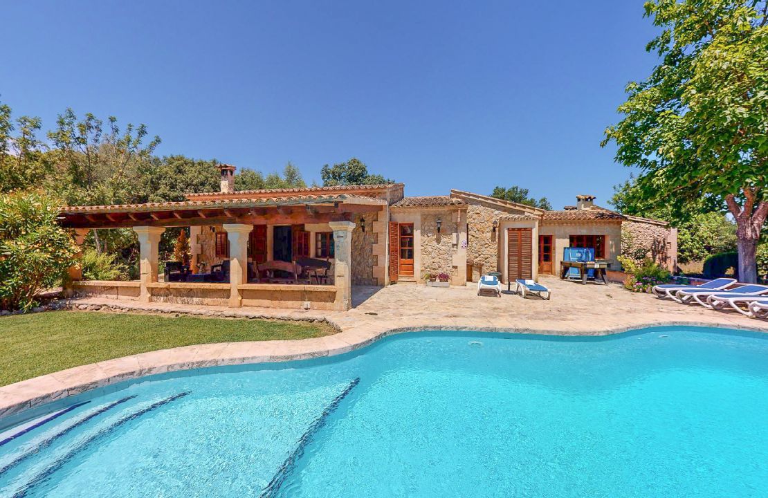 Hermosa finca en venta en Mallorca Pollensa con piscina y licencia vacacional