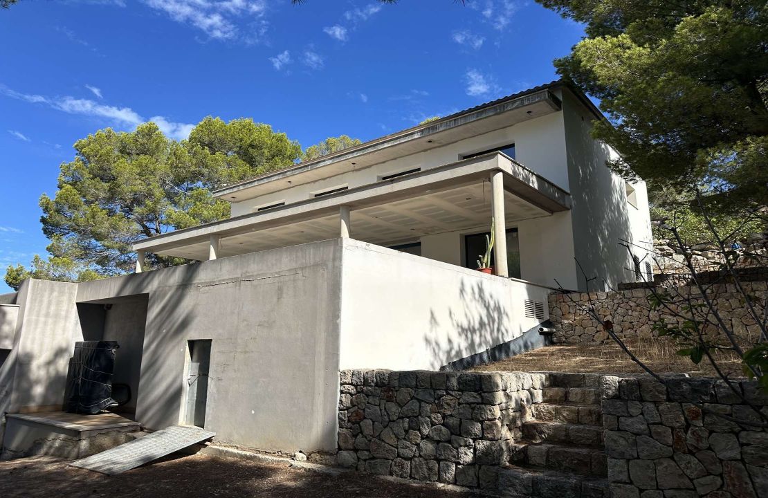 Unique Opportunity in Boanire Alcudia: Villa with Infinity Pool & Sustainable Features