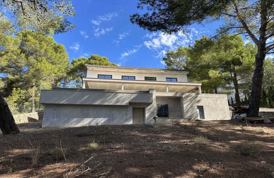Unique Opportunity in Boanire Alcudia: Villa with Infinity Pool & Sustainable Features