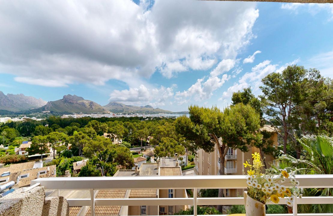 Puerto Pollensa apartment for sale with sea views, pool and storage