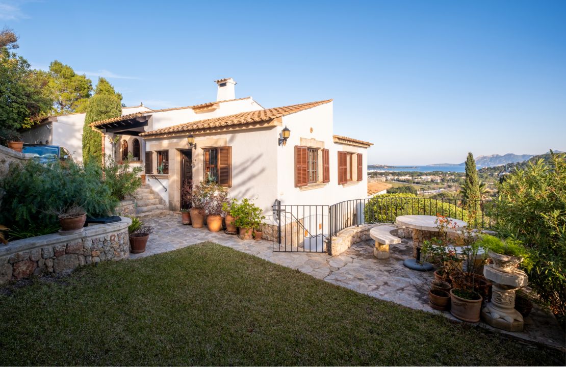Wonderful located Villa in the area of El Vila Puerto Pollensa with stunning sea views