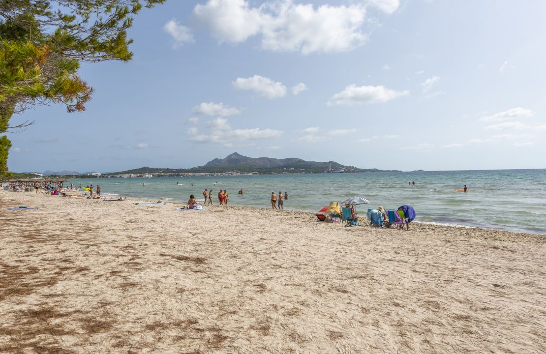 First line Villa for sale with holiday rental license in Playa de Alcudia