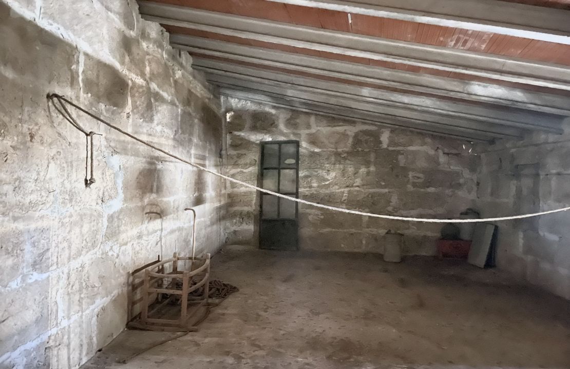House for sale in Sa Pobla Mallorca with courtyard, terraces and garage