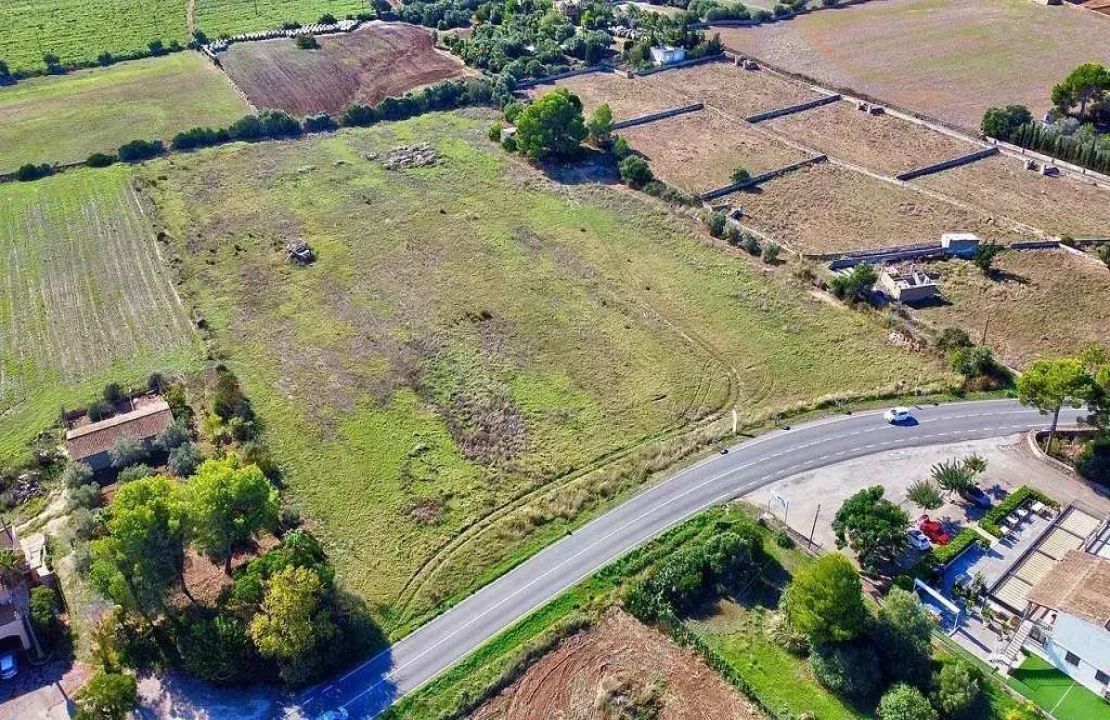 Parcela con proyecto de construcción en venta en Muro cerca de la playa