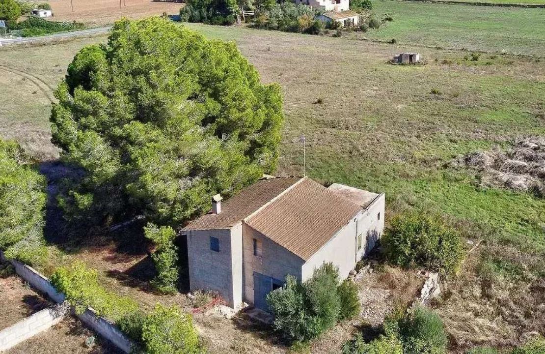 Parcela con proyecto de construcción en venta en Muro cerca de la playa