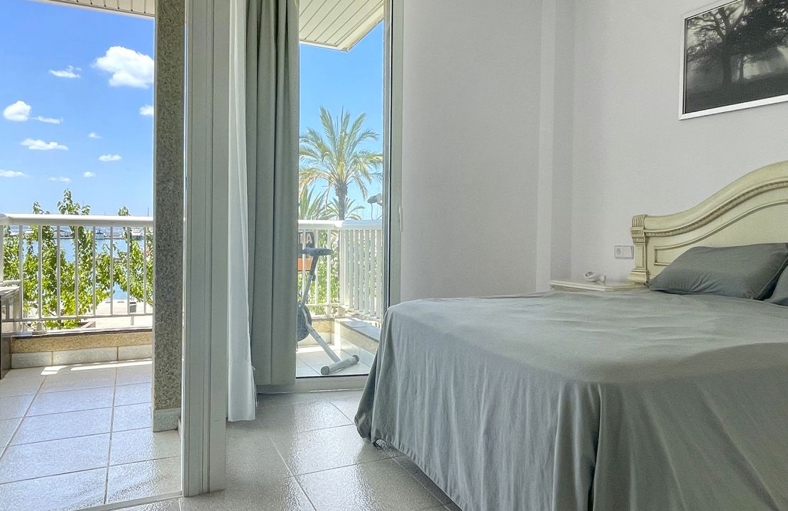 Apartamento en venta en primera linea en el paseo marítimo de Alcudia Mallorca