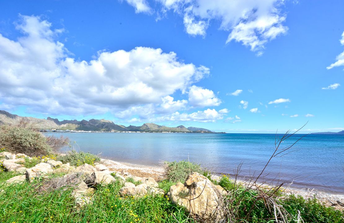 Puerto Pollensa modern duplex apartment FRONT LINE SEA for rent