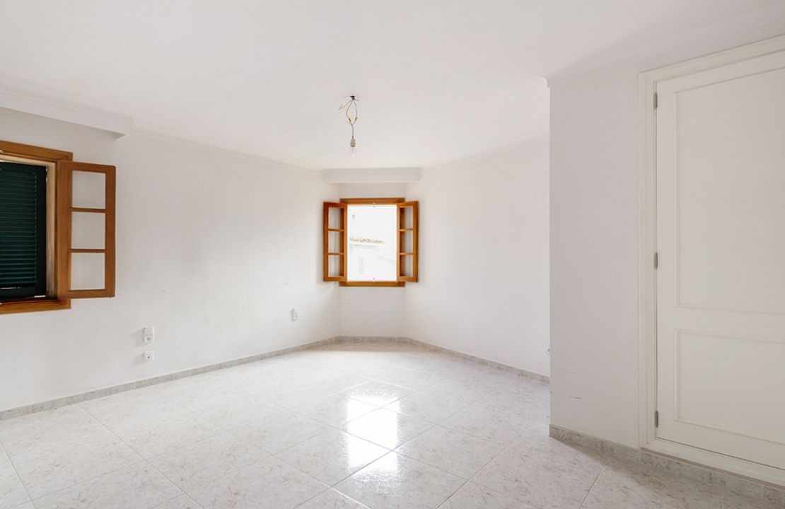 Campanet casa de pueblo con jardín en venta