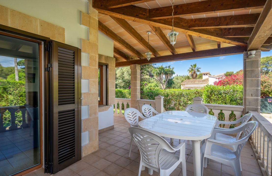 Attraktive Villa in Bonaire Alcudia mit Lizenz zur Ferienvermietung und Pool zu verkaufen