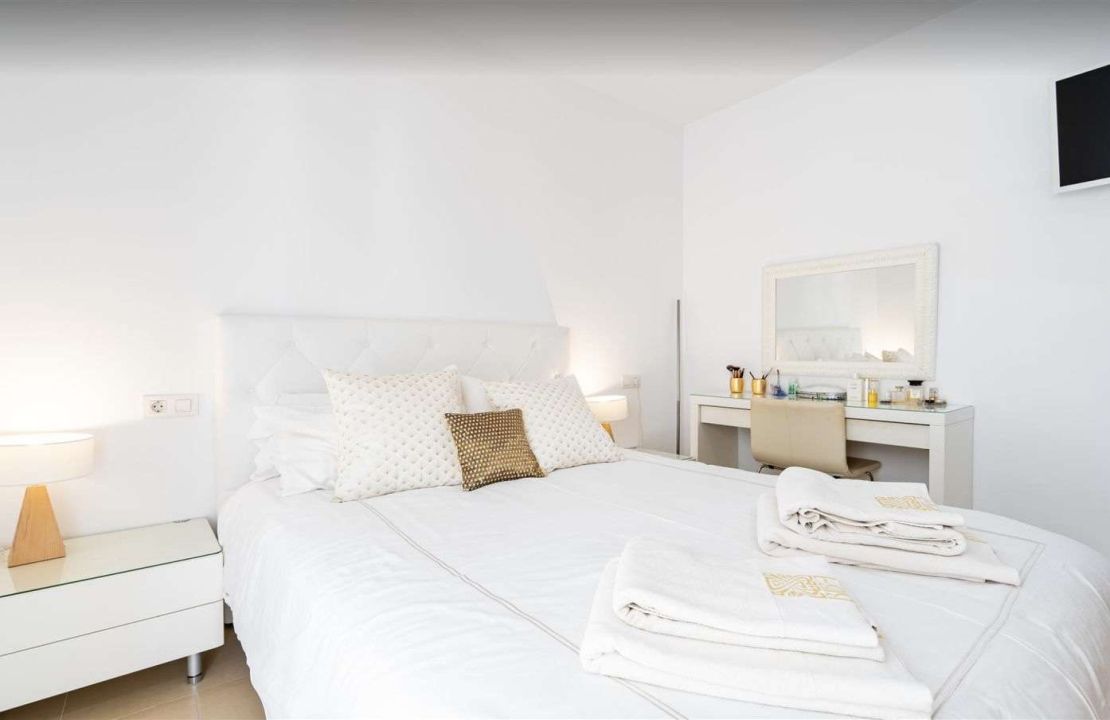 Apartamento de alquiler a largo plazo de dos dormitorios con piscina comunitaria en Puerto de Pollença