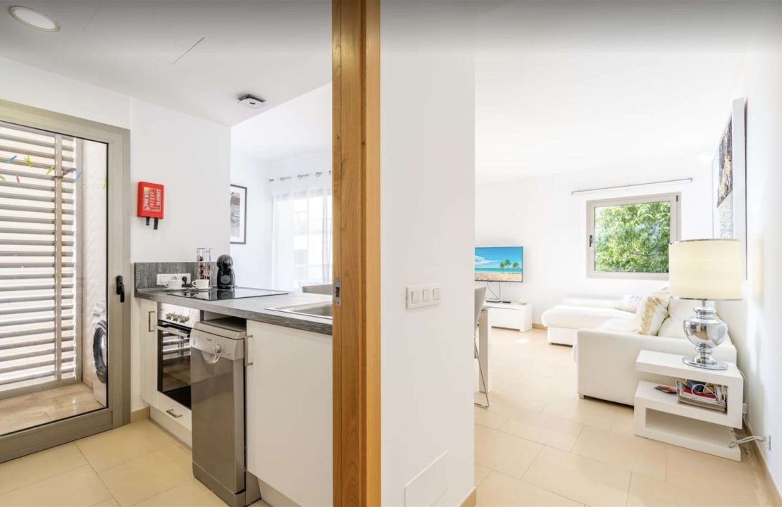 Apartamento de alquiler a largo plazo de dos dormitorios con piscina comunitaria en Puerto de Pollença