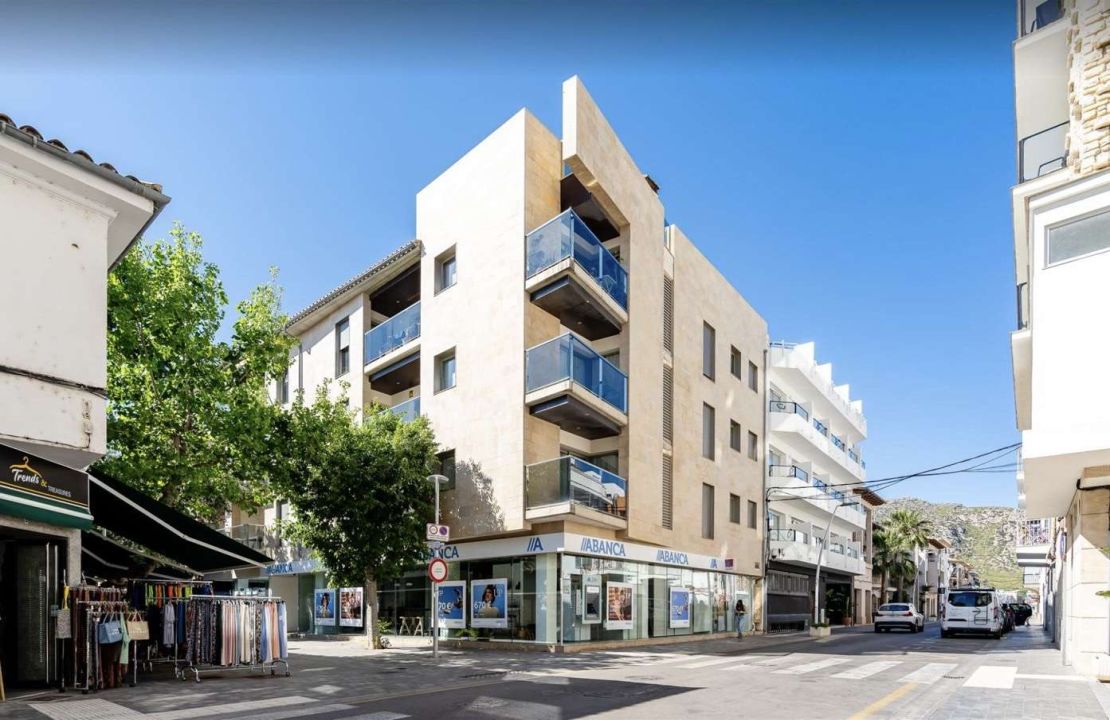 Apartamento de alquiler a largo plazo de dos dormitorios con piscina comunitaria en Puerto de Pollença