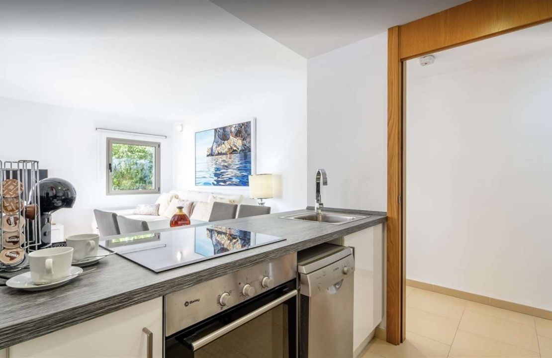 Apartamento de alquiler a largo plazo de dos dormitorios con piscina comunitaria en Puerto de Pollença