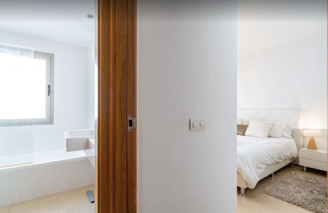 Apartamento de alquiler a largo plazo de dos dormitorios con piscina comunitaria en Puerto de Pollença