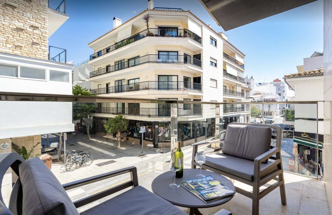 Apartamento de alquiler a largo plazo de dos dormitorios con piscina comunitaria en Puerto de Pollença