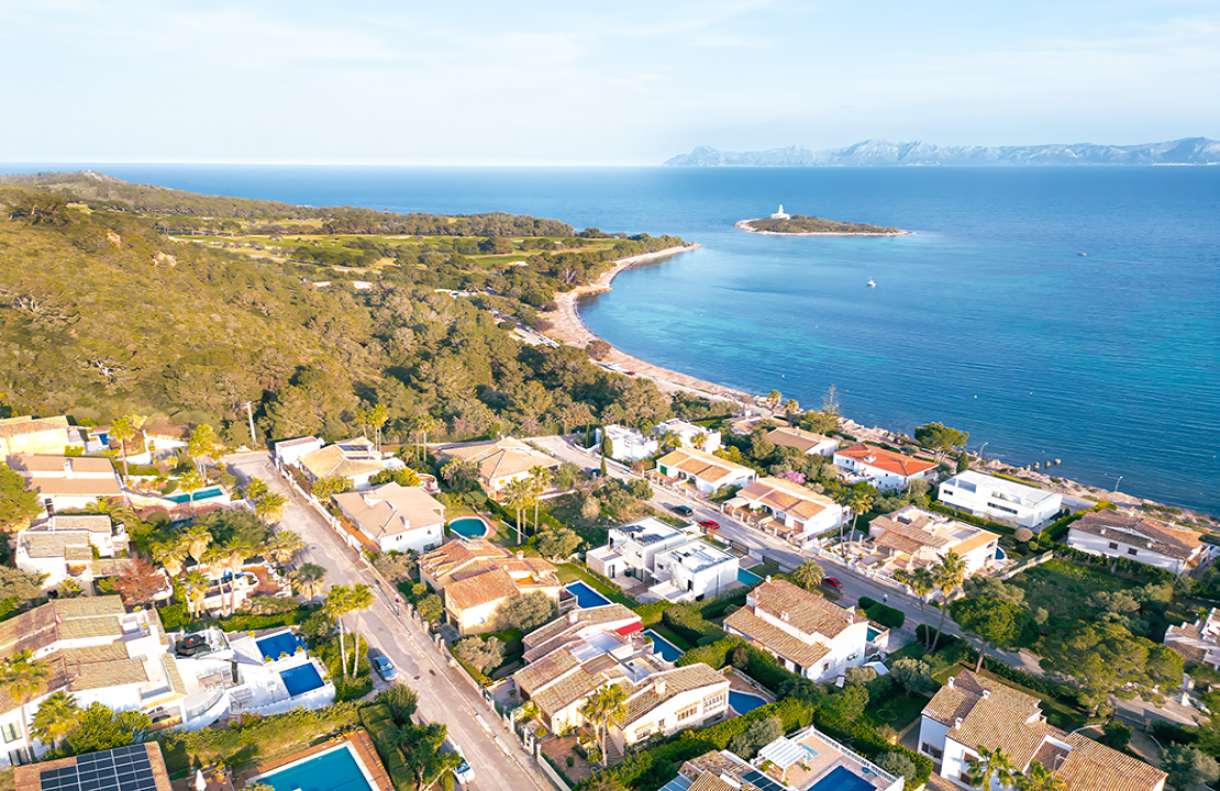Nueva oferta - Villa en venta Golf Alcanada Alcudia con vistas al mar y garaje