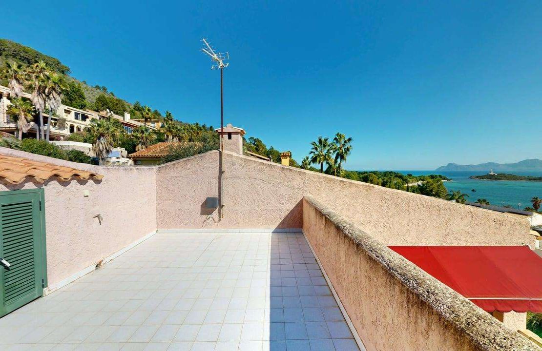 Nueva oferta - Villa en venta Golf Alcanada Alcudia con vistas al mar y garaje