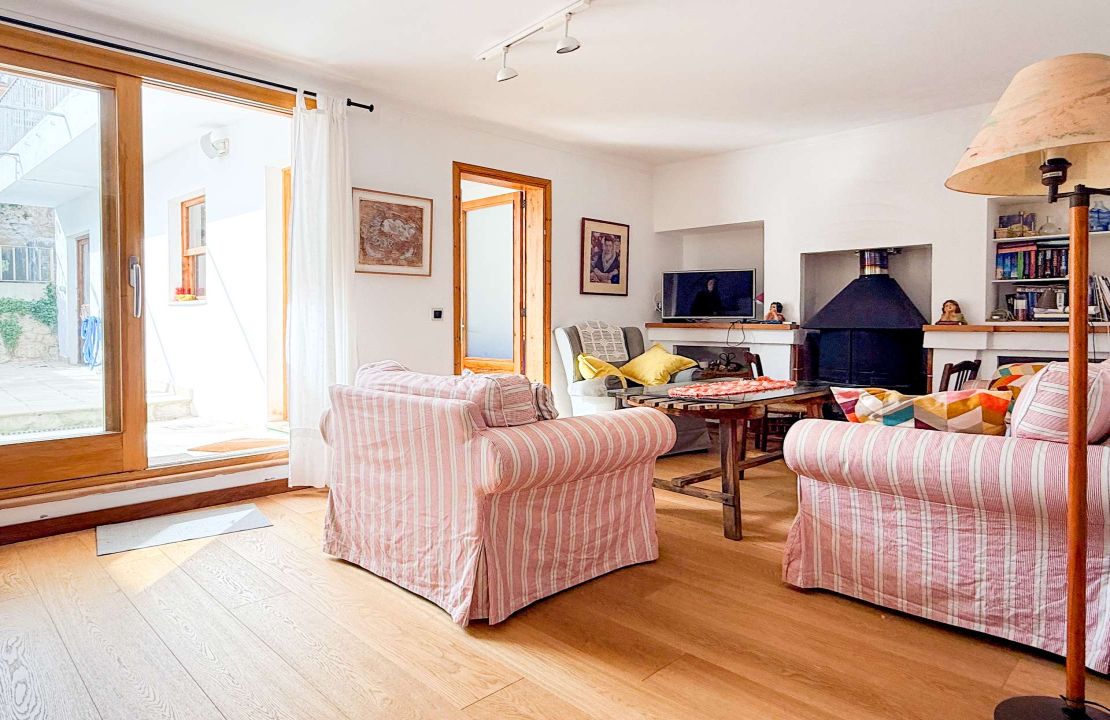 For rent - charming townhouse with Patio and small pool