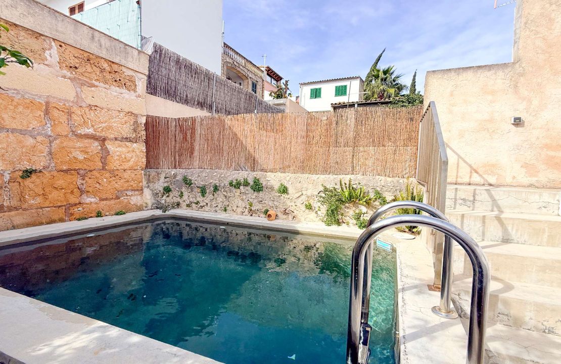 For rent - charming townhouse with Patio and small pool