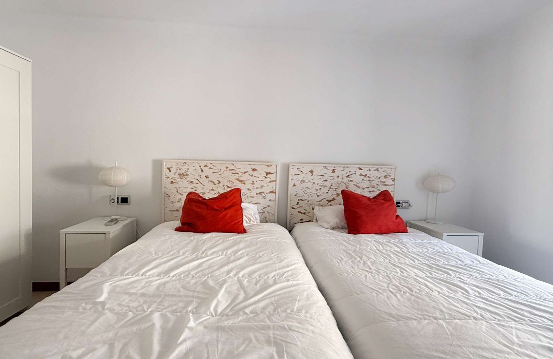 For rent - charming townhouse with Patio and small pool