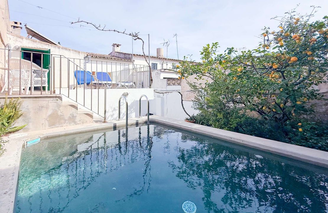 For rent - charming townhouse with Patio and small pool