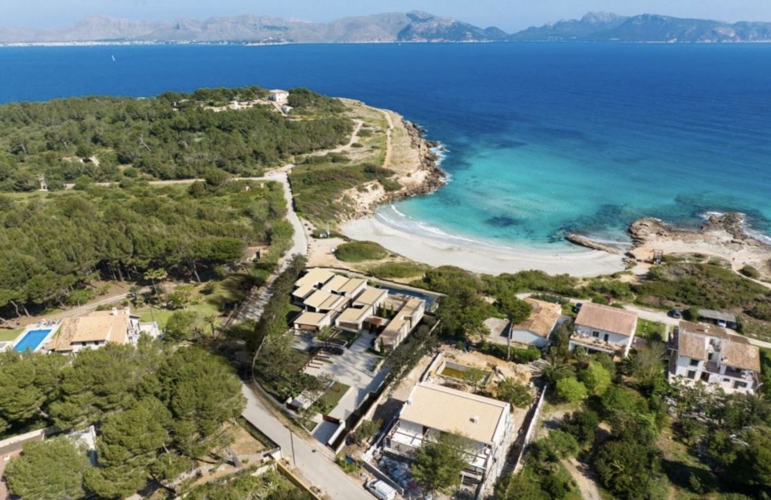 Atemberaubende Aussichten bietet dieses Projekt einer Luxusvilla auf Mallorca, Alcudia