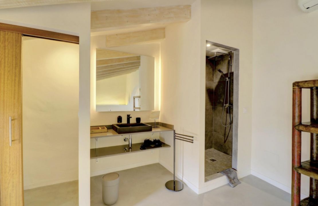 Casa de Pueblo Grande con Licencia de Alquiler y Piscina en Pollença Mallorca