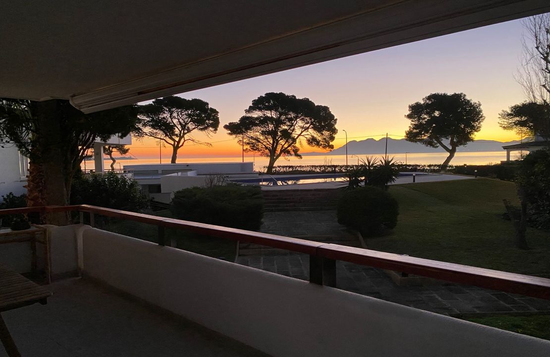 First-line beautiful apartment in Puerto Pollensa Mallorca for sale
