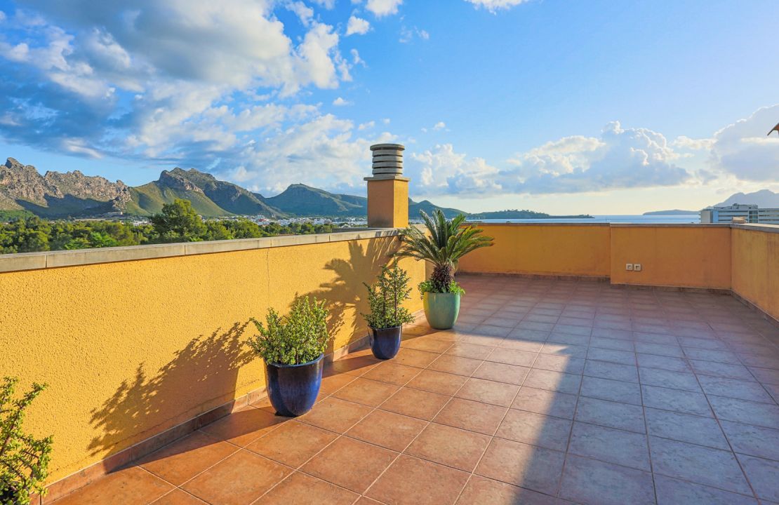 Puerto Pollenca Villa in the exclusive Gotmar region with sea views and holiday rental license