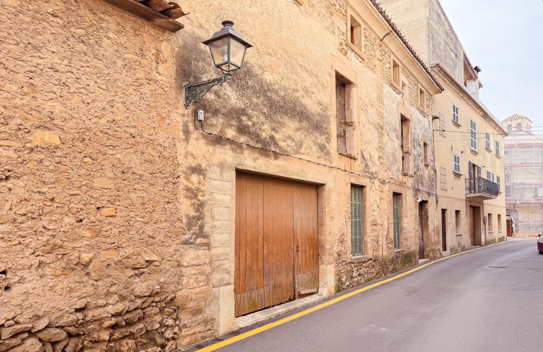 Casa señorial histórica en Pollensa con jardín, garaje y terrazas – Proyecto de renovación